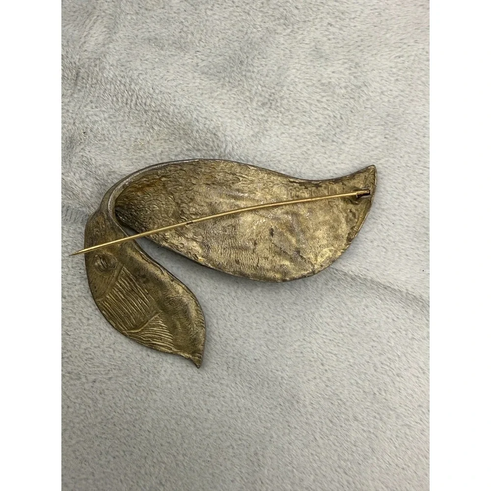 Vintage Brooch‎ Gold Tone Enamel Flower Leaf Purple Green Spring